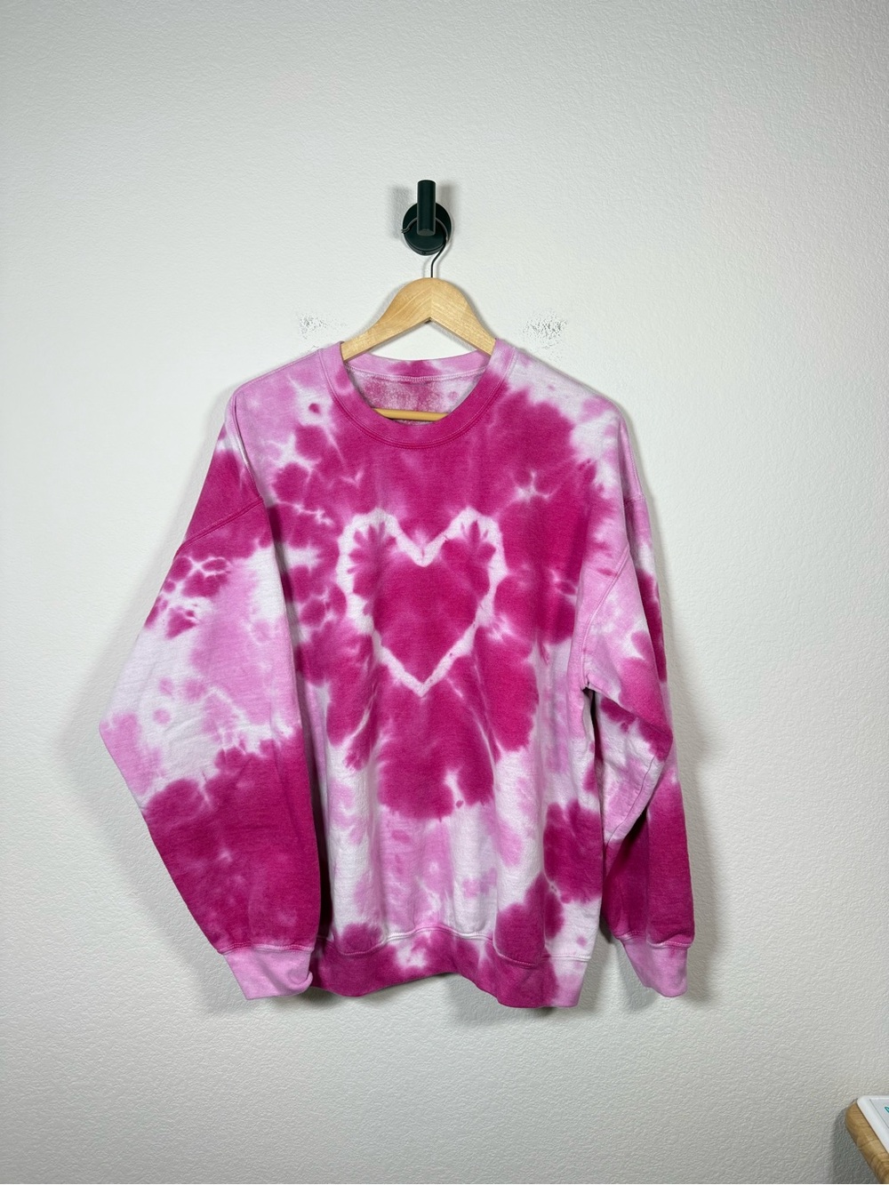 Urban Outfitters Tie Dye Heart Sweatshirt Pink Oversized One Size - Picture 5 of 5